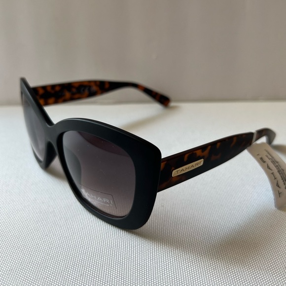 Tahari Accessories - NWT TAHARI SUNGLASSES EYEWEAR ACCESSORY
